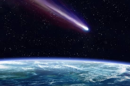 Pengertian Komet Karakteristik, Jenis – jenis dan bagian bagian komet