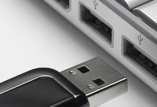 Port USB atau Konektor yang Tidak Bersih